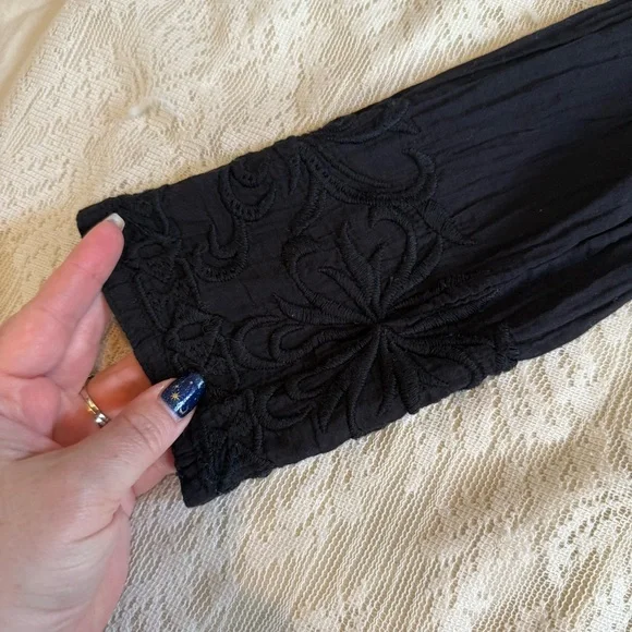 Johnny Was Biya embroidered v-neck peasant black tunic - Picture 4 of 9